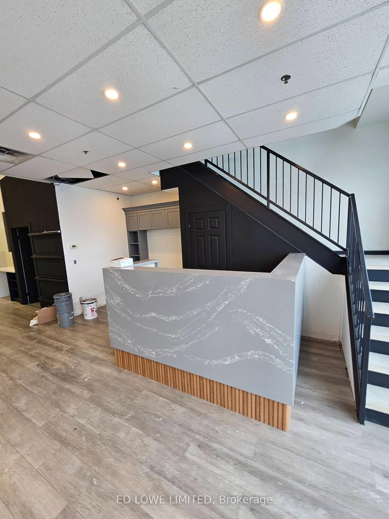 M - 570 Bryne Dr, Barrie, L4N 9P6 | Image 3