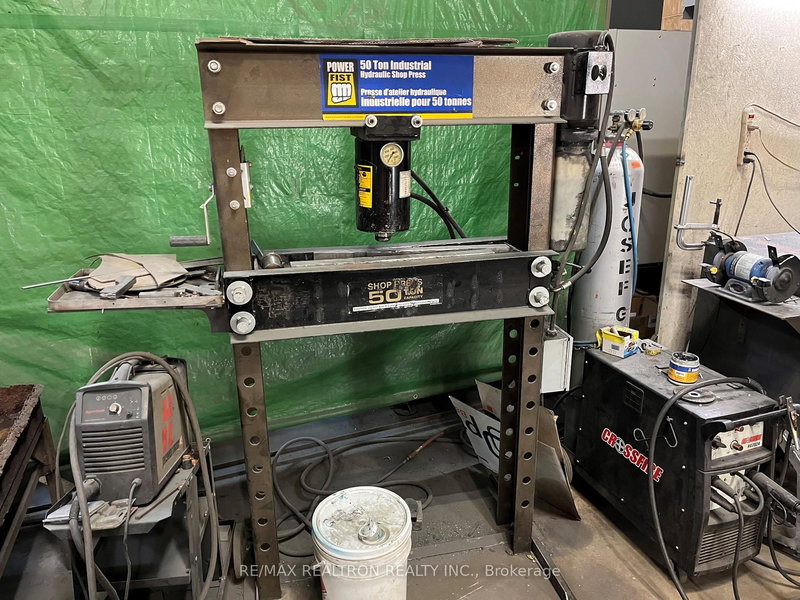 31 Saunders Rd, Barrie, L4N 9Y2 | Image 3