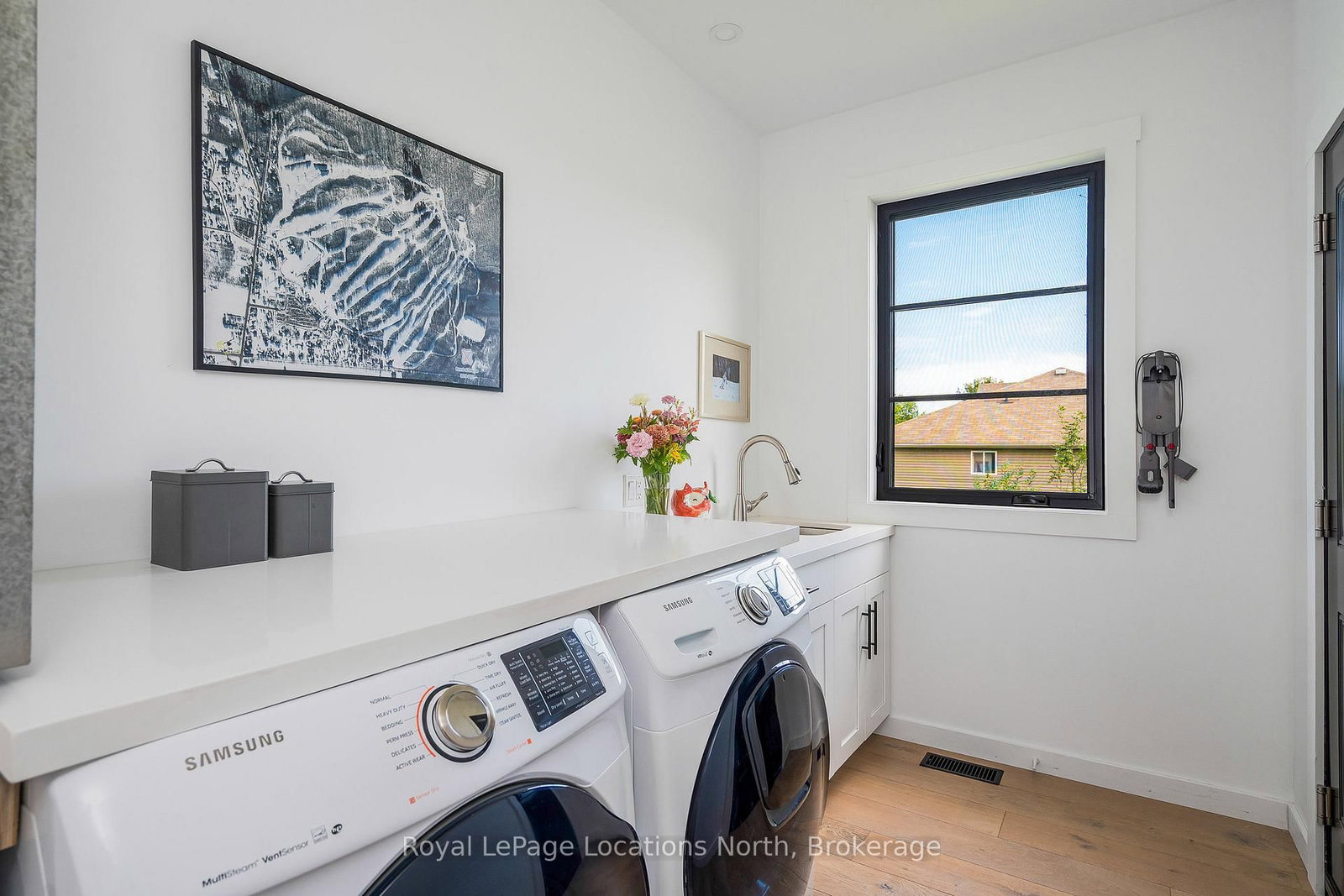 Detached House for sale at 49 Stanley Street, Collingwood, Ontario, L9Y 0G7 - Collingwood - MLS: S12653048