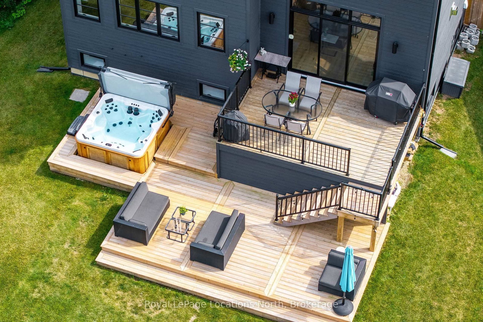 Detached House for sale at 49 Stanley Street, Collingwood, Ontario, L9Y 0G7 - Collingwood - MLS: S12653048