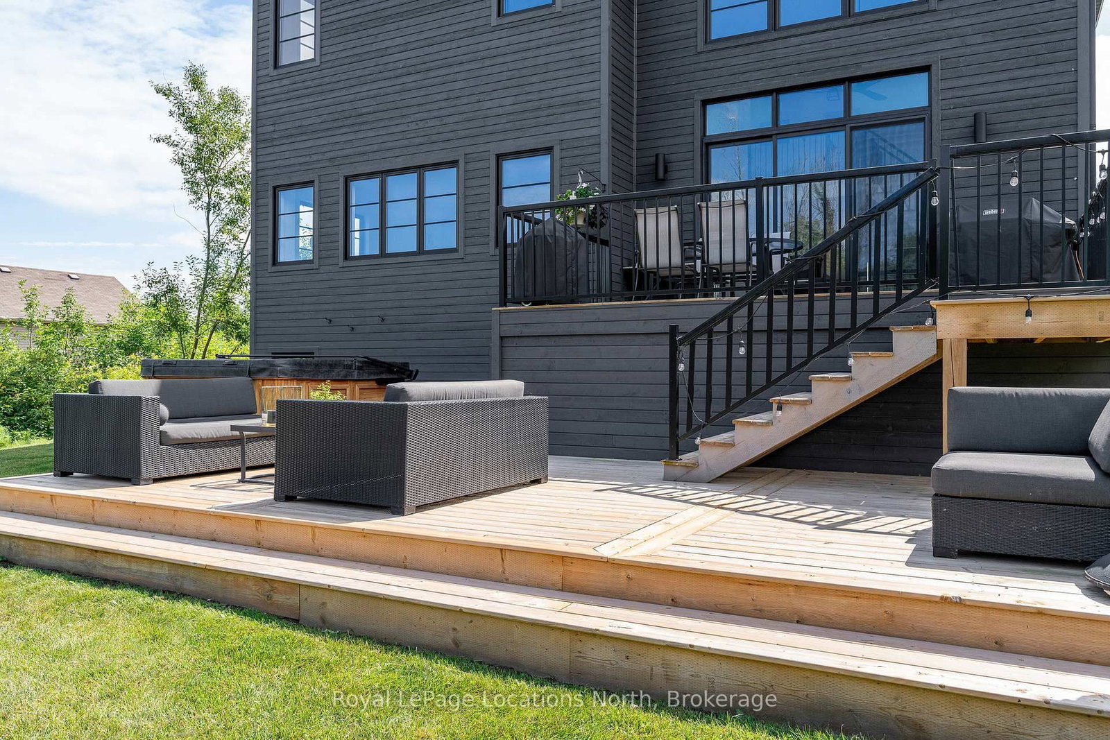 Detached House for sale at 49 Stanley Street, Collingwood, Ontario, L9Y 0G7 - Collingwood - MLS: S12653048