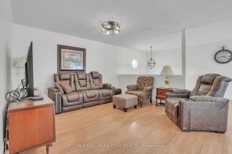 149 Osborne St, Tay, L0K 2A0 | Image 3