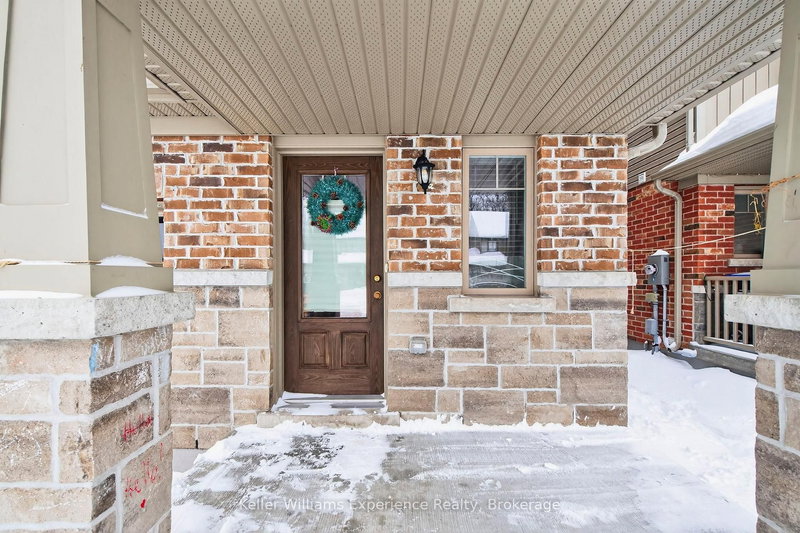 995 Cook Dr, Midland, L4R 0E4 | Image 2