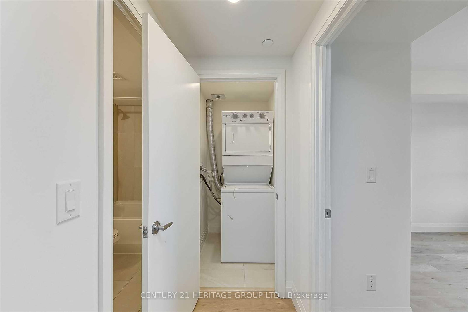 Condo for sale at 808-58 Lakeside Terrace, Barrie, Ontario, L4M 0L5 - Little Lake - MLS: S12667938