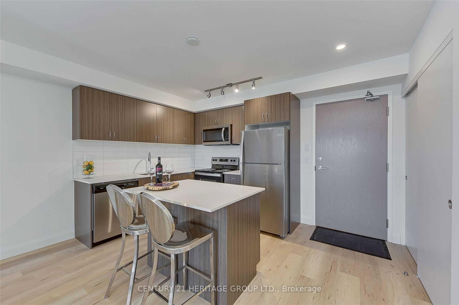 Condo for sale at 808-58 Lakeside Terrace, Barrie, Ontario, L4M 0L5 - Little Lake - MLS: S12667938