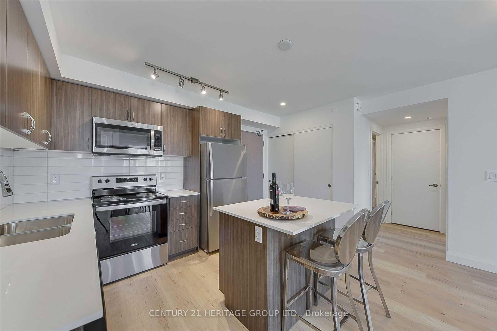 Condo for sale at 808-58 Lakeside Terrace, Barrie, Ontario, L4M 0L5 - Little Lake - MLS: S12667938