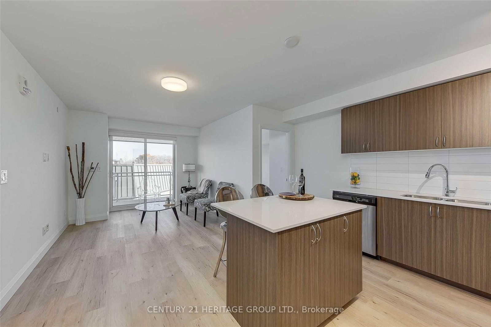 Condo for sale at 808-58 Lakeside Terrace, Barrie, Ontario, L4M 0L5 - Little Lake - MLS: S12667938