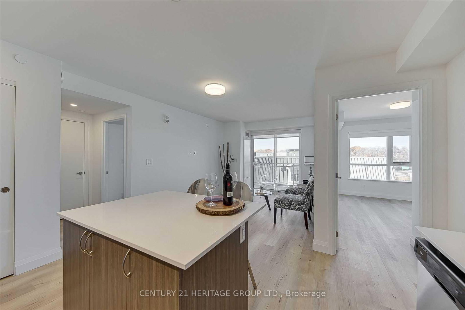 Condo for sale at 808-58 Lakeside Terrace, Barrie, Ontario, L4M 0L5 - Little Lake - MLS: S12667938