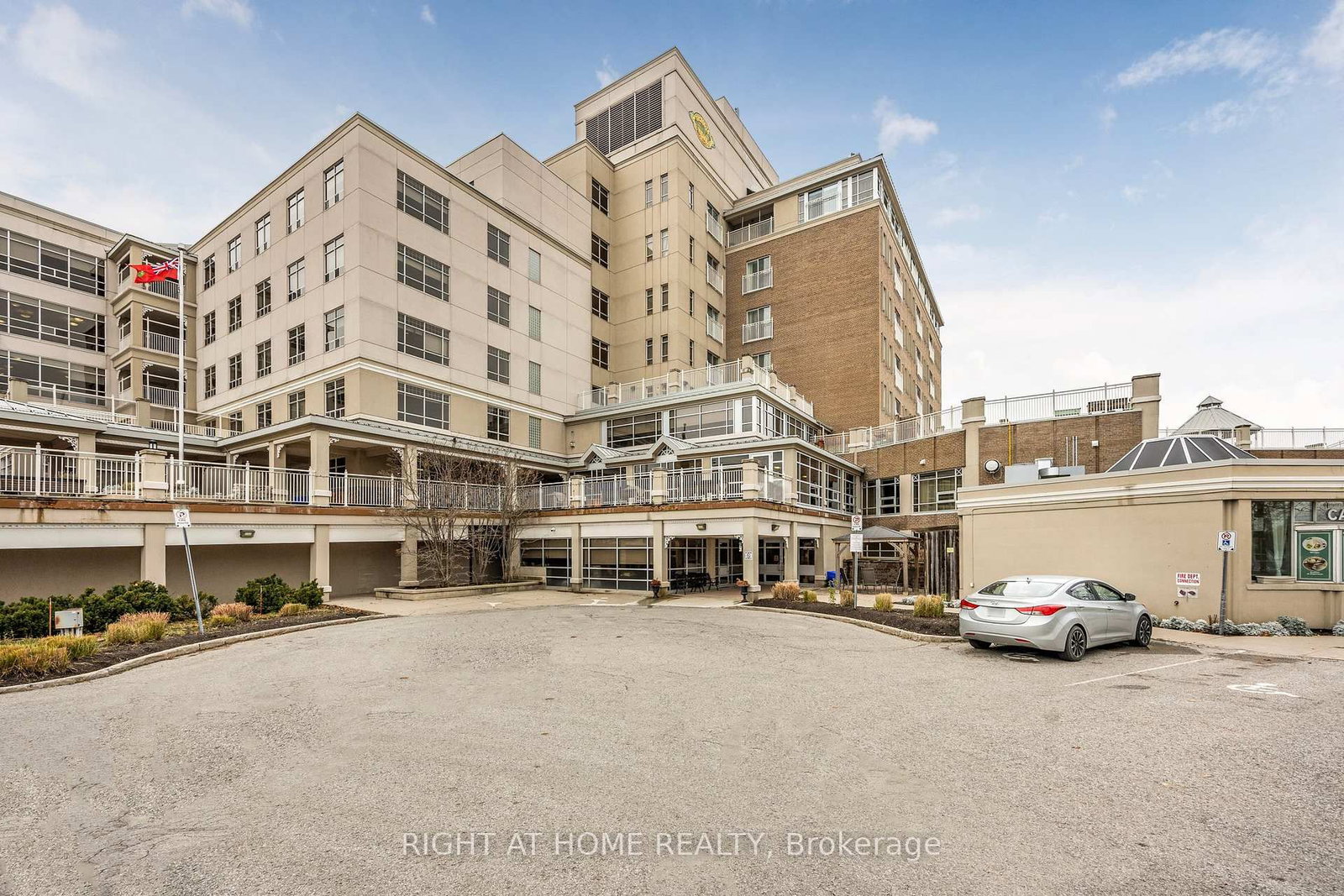 Condo for sale at 53-74 Ross Street, Barrie, Ontario, L4N 1G3 - Queen's Park - MLS: S12671600