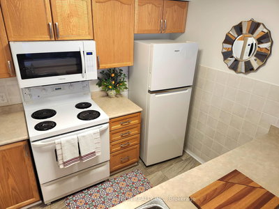 101-107 Bond Street, Orillia, Ontario image-0-3