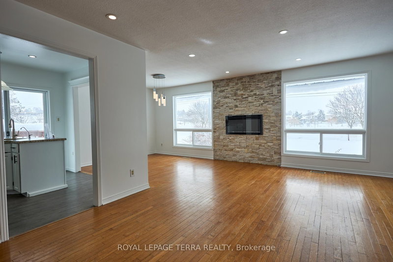 326 Little Ave, Barrie, L4N 2Z6 | Image 3