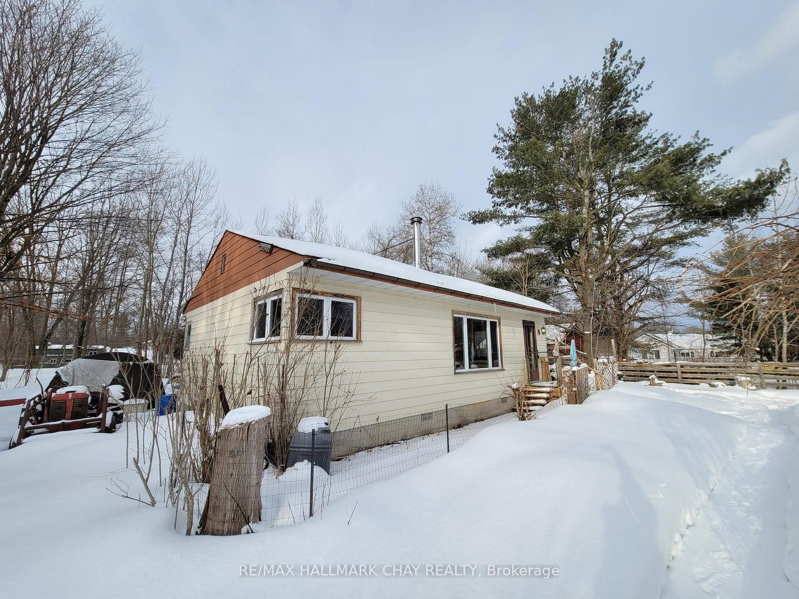 Listing Image 4