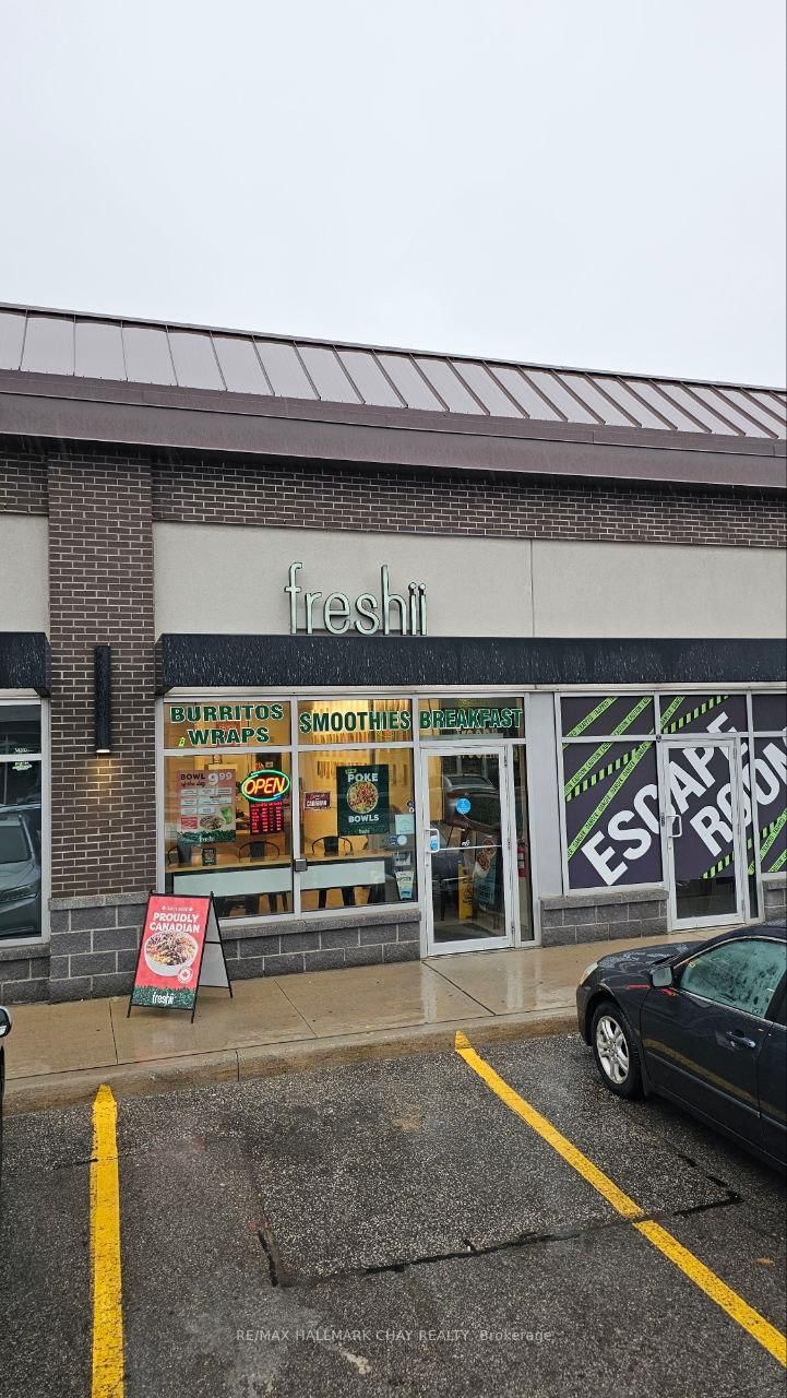 M2 - 347 Cundles Rd E, Barrie, L4M 7E5 | Image 2