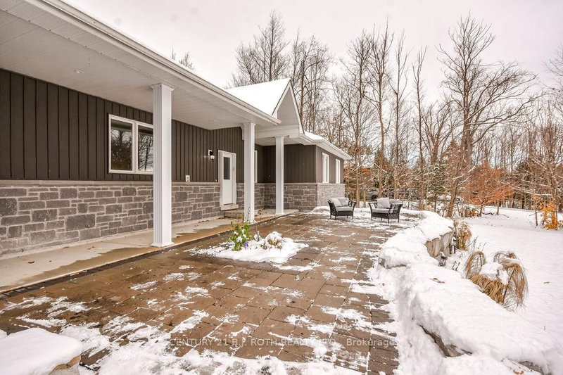 8 Merrington Ave, Oro-Medonte, L3V 6H2 | Image 2