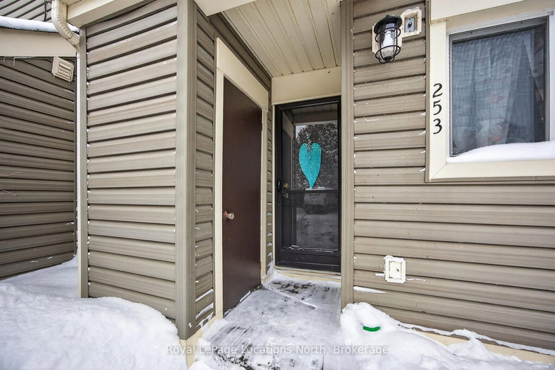 253 - 13 Harbour St W, Collingwood, L9Y 5B4 | Image 3