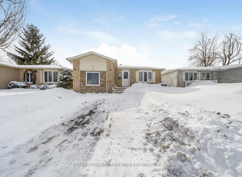 3 Hickling Tr, Barrie, L4M 5V7 | Image 2