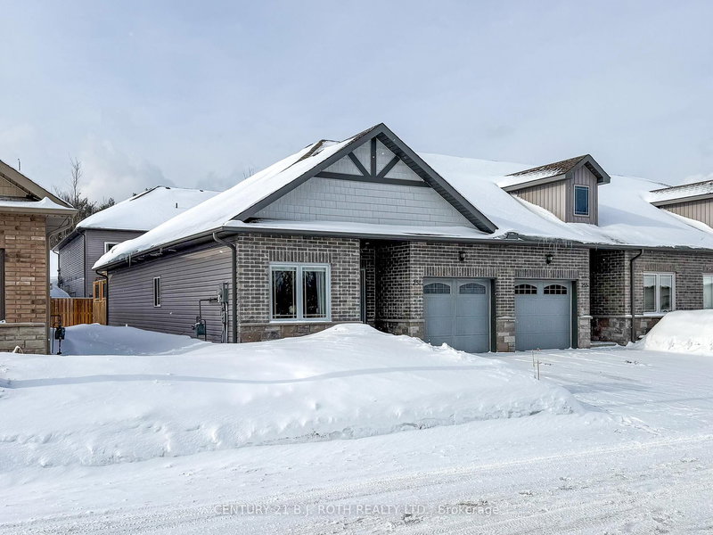 251 Lucy Lane, Orillia, L3V 0G3 | Image 3