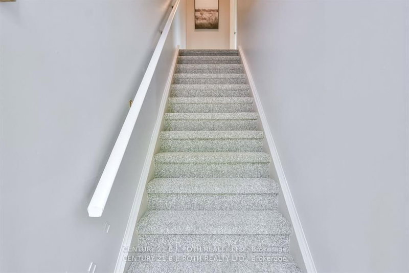 19 South St, Orillia, L3V 3T1 | Image 3