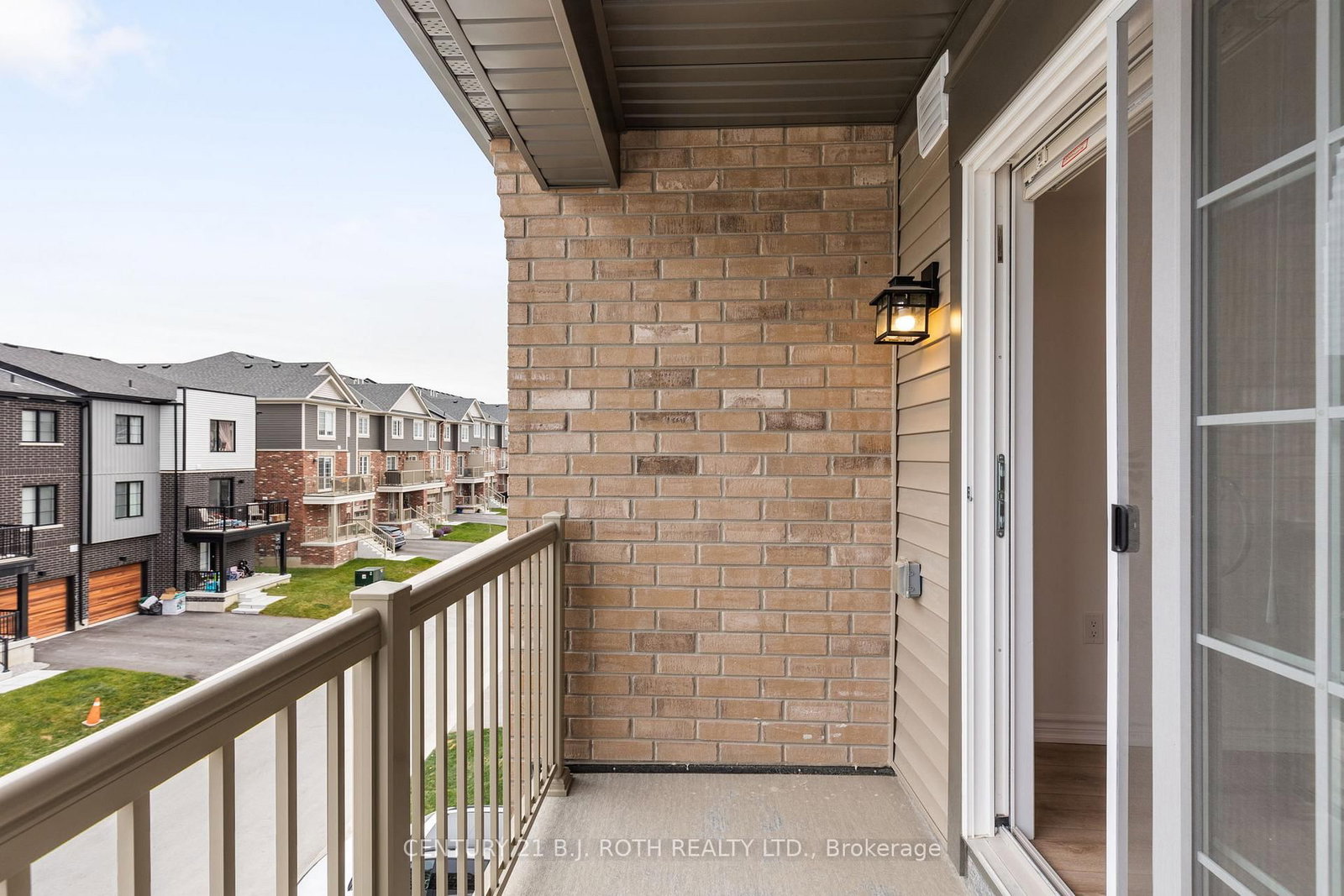 Townhouse for sale at 4-23 Hay Lane, Barrie, Ontario, L9J 0V6 - Innis-Shore - MLS: S12723892