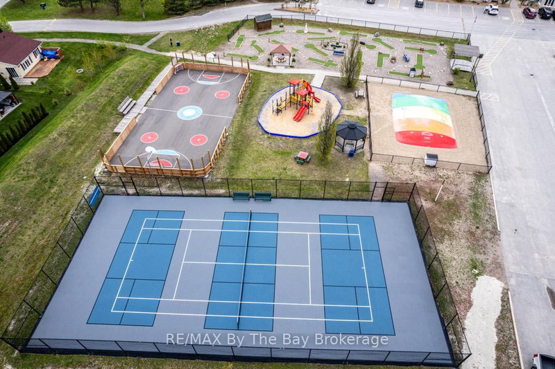 17 CHIPPEWA Tr, Wasaga Beach, L9Z 1X7 | Image 3