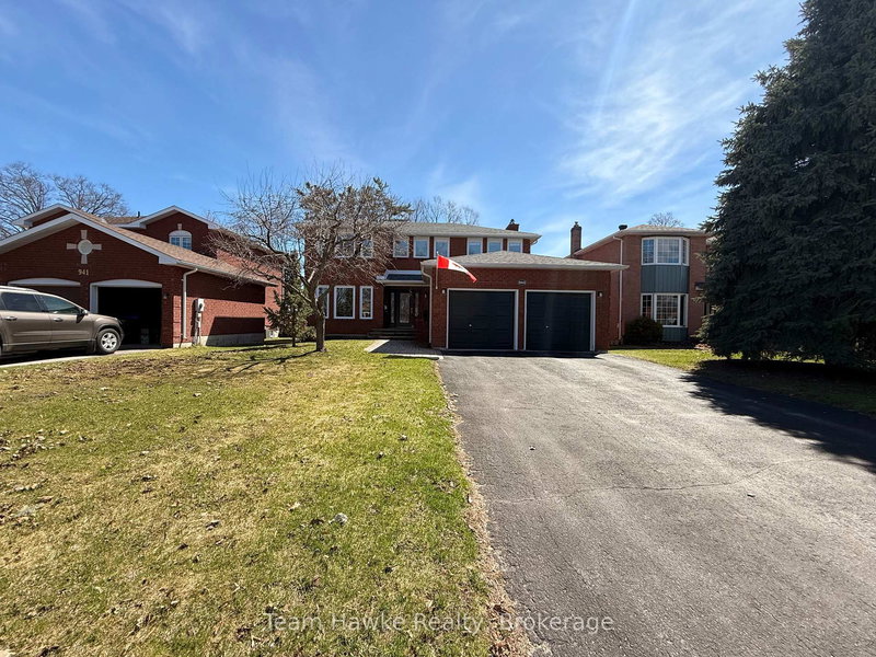 945 Dominion Ave, Midland, L4R 4W2 | Image 2