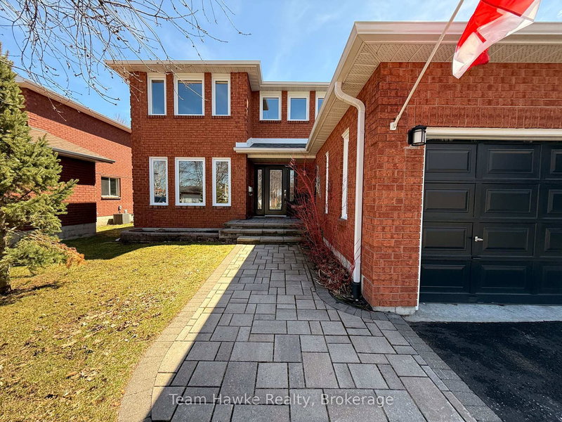 945 Dominion Ave, Midland, L4R 4W2 | Image 3