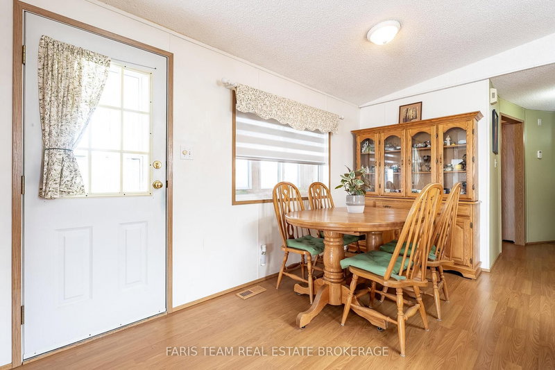 1407 Fox Rd, Severn, L3V 0V4 | Image 3