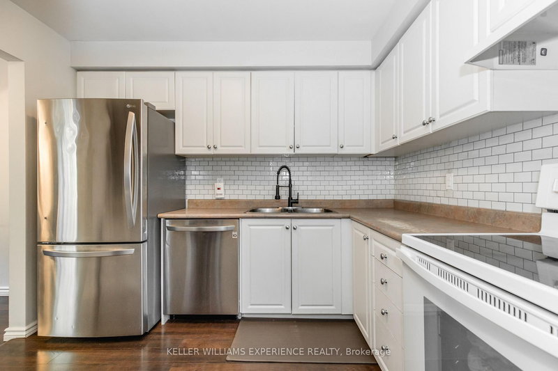 49 Burns Circ, Barrie, L4N 5J8 | Image 2