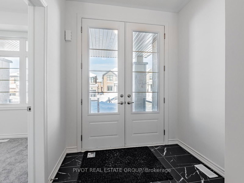 7 Daffodil Rd, Springwater, L9X 2C5 | Image 2