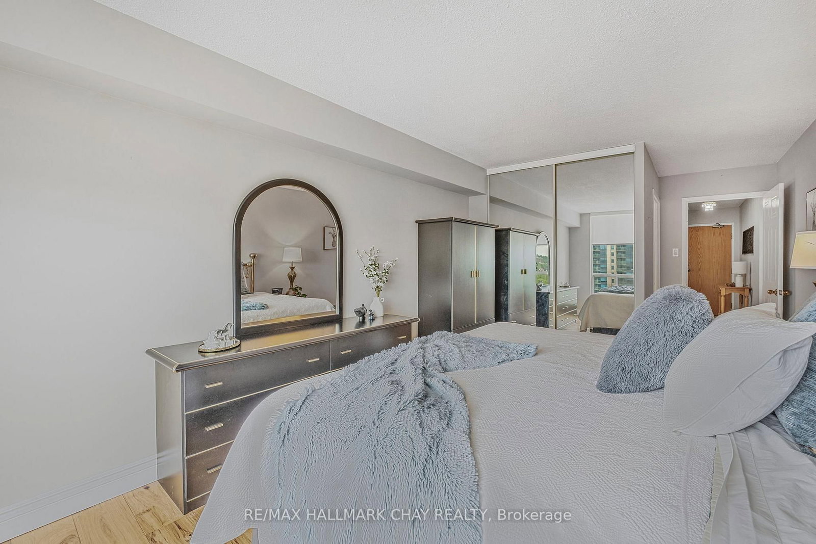 Condo for sale at 610-65 Ellen Street, Barrie, Ontario, L4N 3A5 - Lakeshore - MLS: S12745080