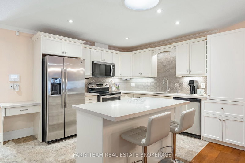 189 Greenway Dr, Wasaga Beach, L9Z 0E6 | Image 3