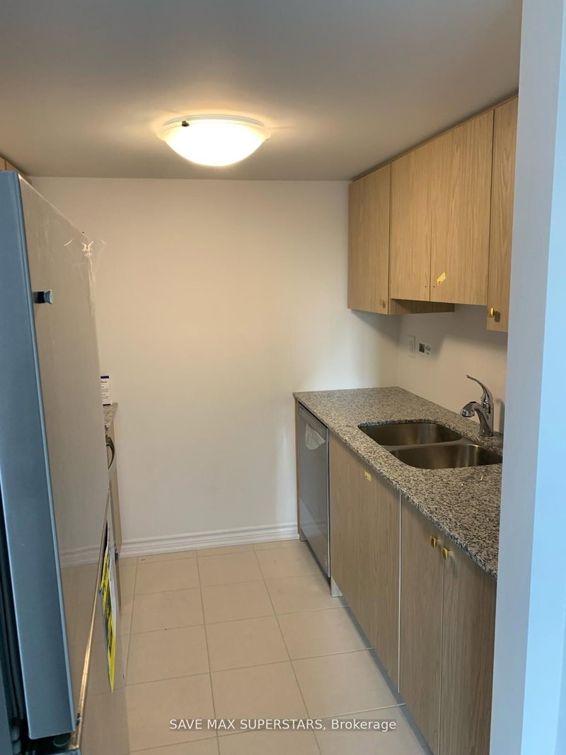 41 Pumpkin Corner Cres, Barrie, L9J 0T7 | Image 3