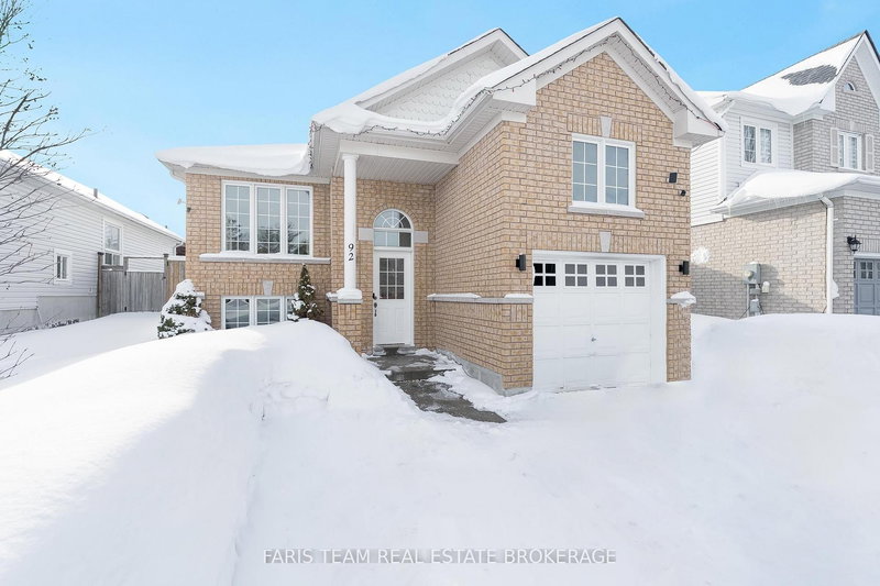 92 Wesley Ave, Wasaga Beach, L9Z 0B9 | Image 2