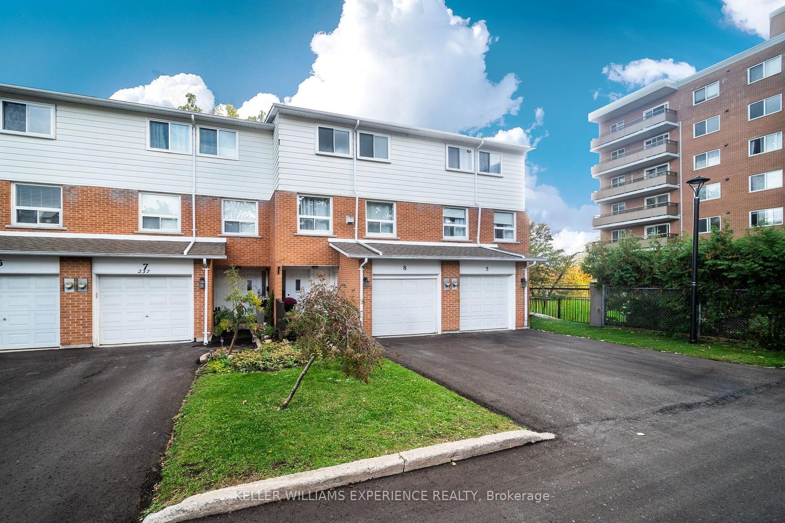 Townhouse for sale at 8-237 Steel Street, Barrie, Ontario, L4M 2H1 - Codrington - MLS: S12760164