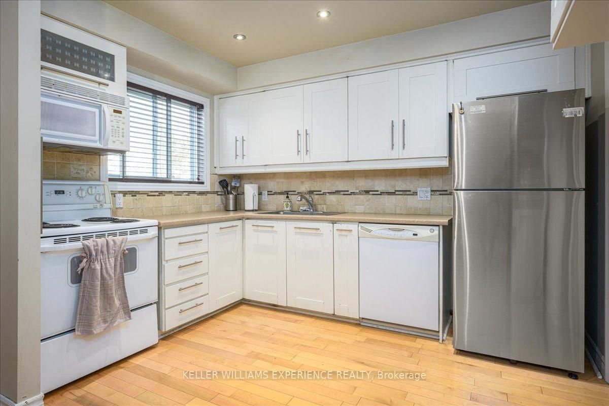 Townhouse for sale at 8-237 Steel Street, Barrie, Ontario, L4M 2H1 - Codrington - MLS: S12760164