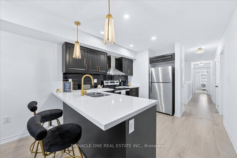 4 - 41 Pumpkin Corner Cres, Barrie, L9J 0C2 | Image 2