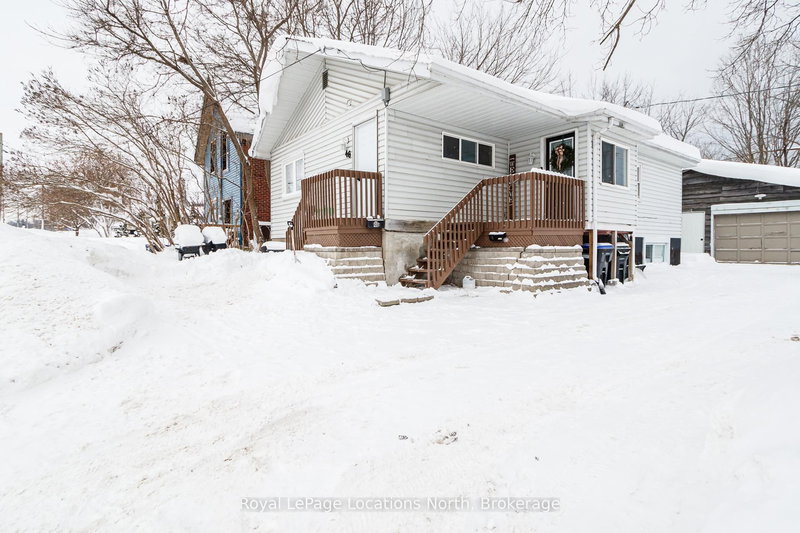 46 Fourth St W, Midland, L4R 3S8 | Image 2