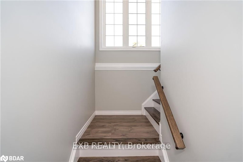 Main Floor - 19 Loon Ave, Barrie, L4N 8W6 | Image 2