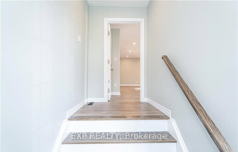 Main Floor - 19 Loon Ave, Barrie, L4N 8W6 | Image 3