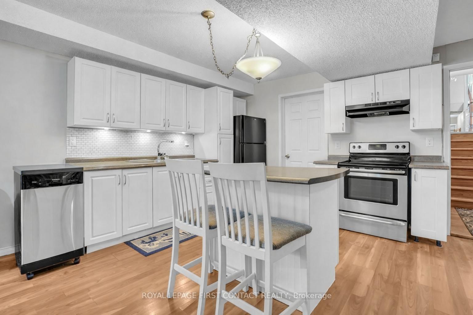 Detached House for sale at 28 Hewitt Place, Barrie, Ontario, L4M 7B3 - Georgian Drive - MLS: S12770876