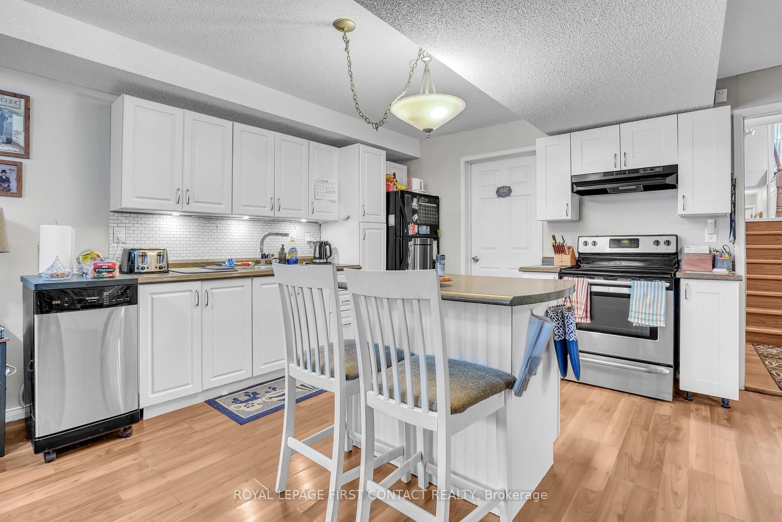 Detached House for sale at 28 Hewitt Place, Barrie, Ontario, L4M 7B3 - Georgian Drive - MLS: S12770876