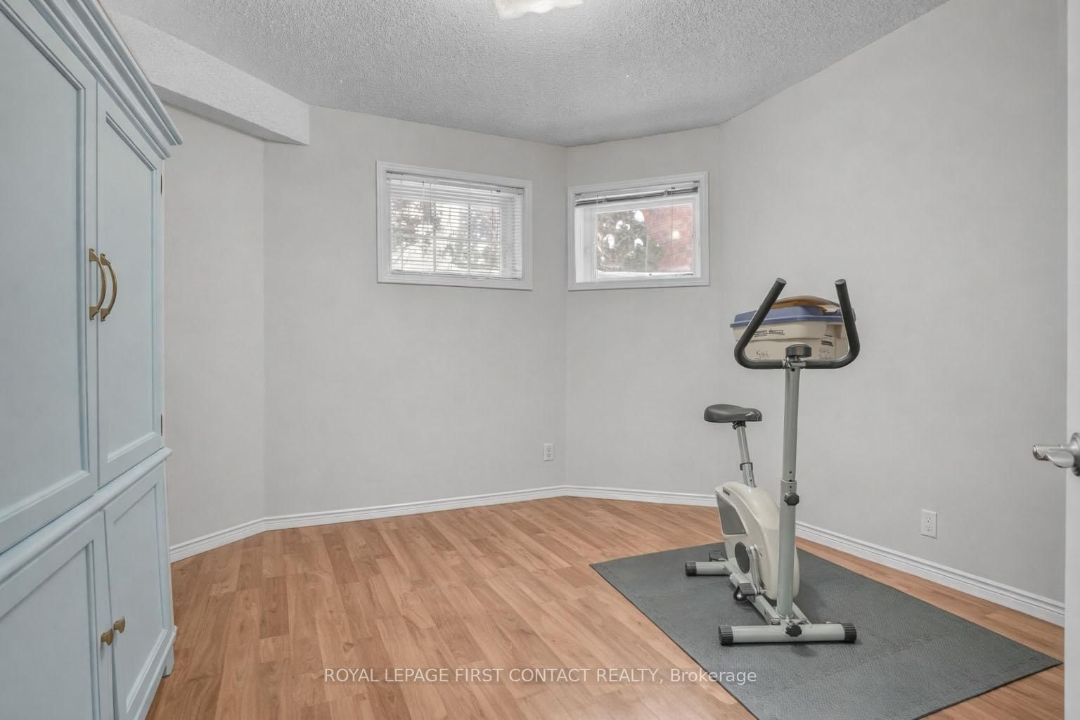 Detached House for sale at 28 Hewitt Place, Barrie, Ontario, L4M 7B3 - Georgian Drive - MLS: S12770876