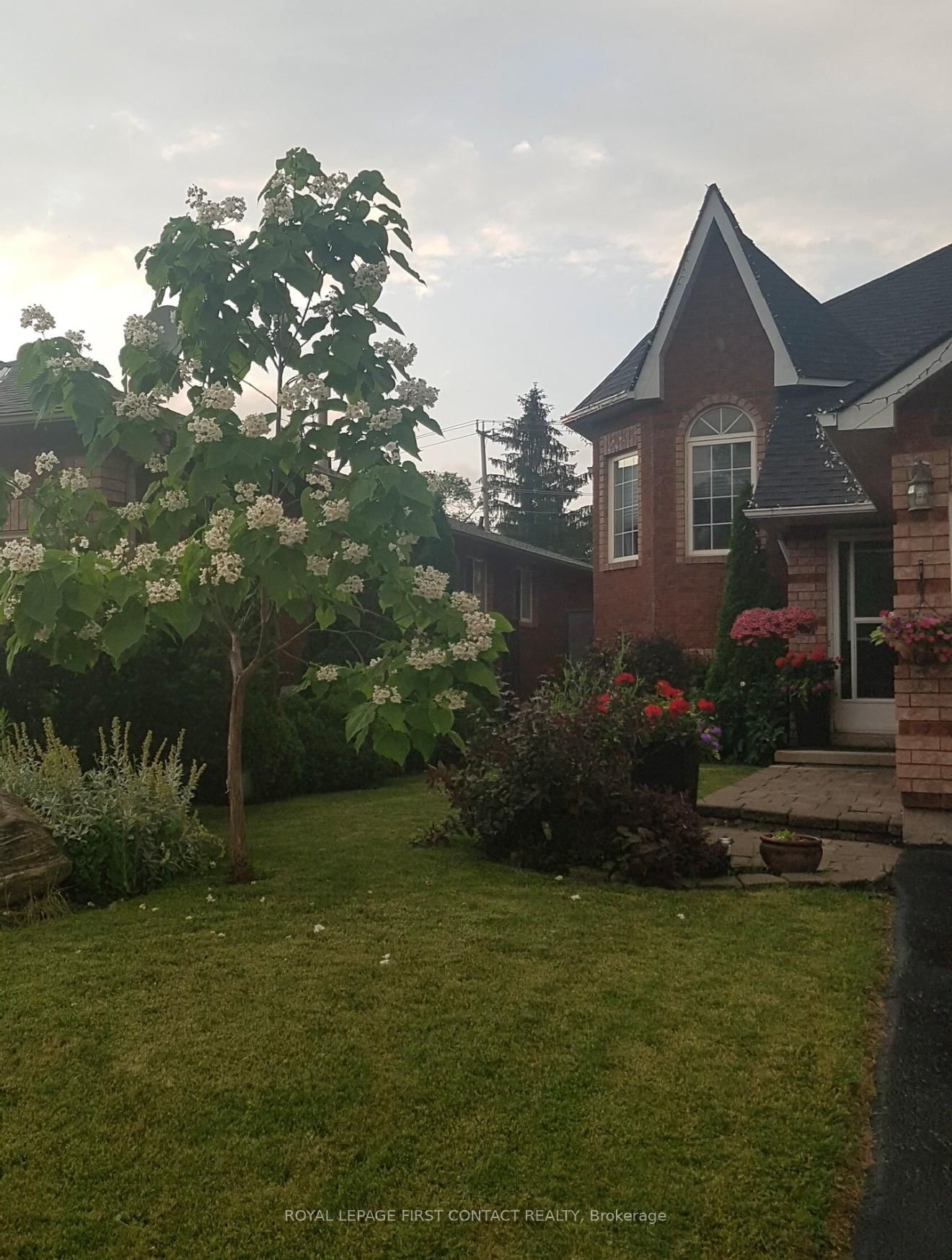 Detached House for sale at 28 Hewitt Place, Barrie, Ontario, L4M 7B3 - Georgian Drive - MLS: S12770876