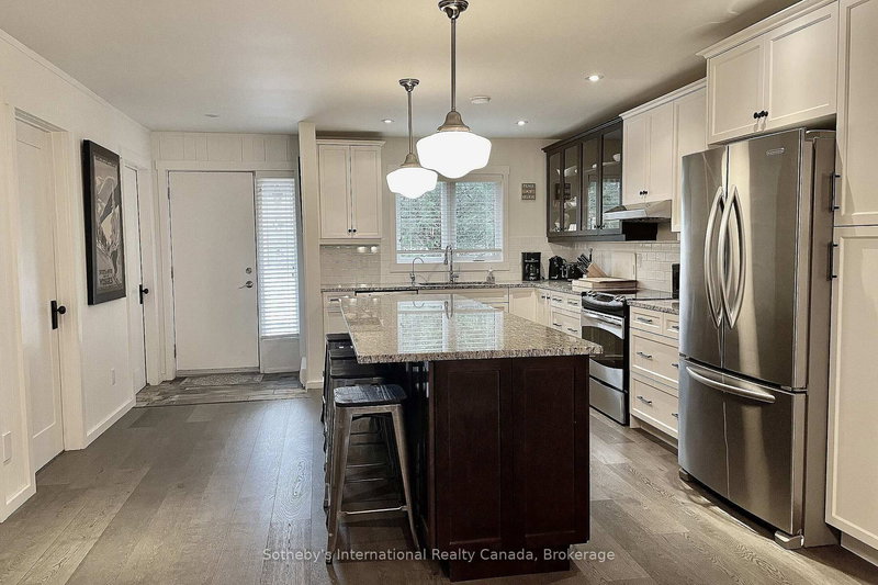 571 OXBOW Cres, Collingwood, L9Y 5B4 | Image 2