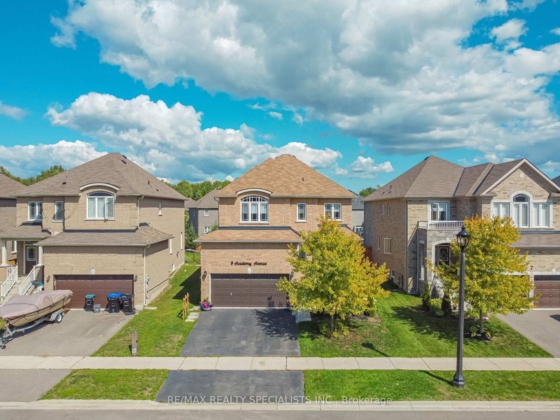 9 Academy Ave, Wasaga Beach, L9Z 1J4 | Image 2