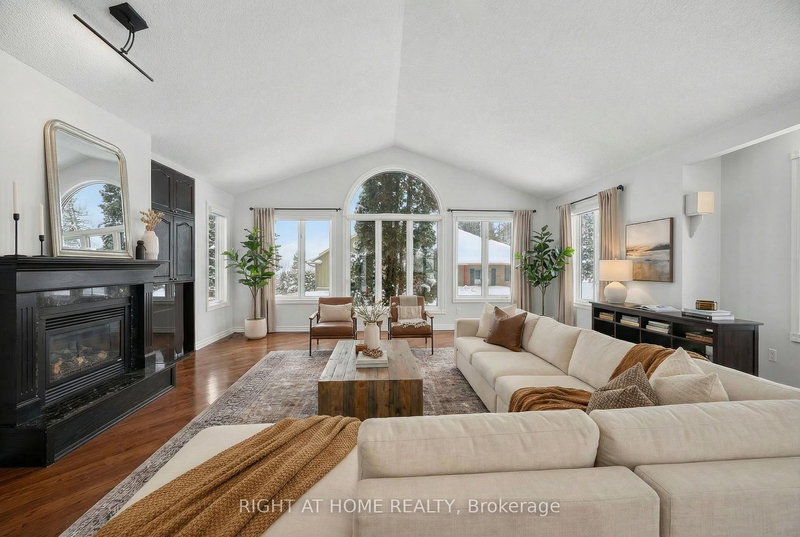 54 Highland Dr, Oro-Medonte, L0L 2L0 | Image 3