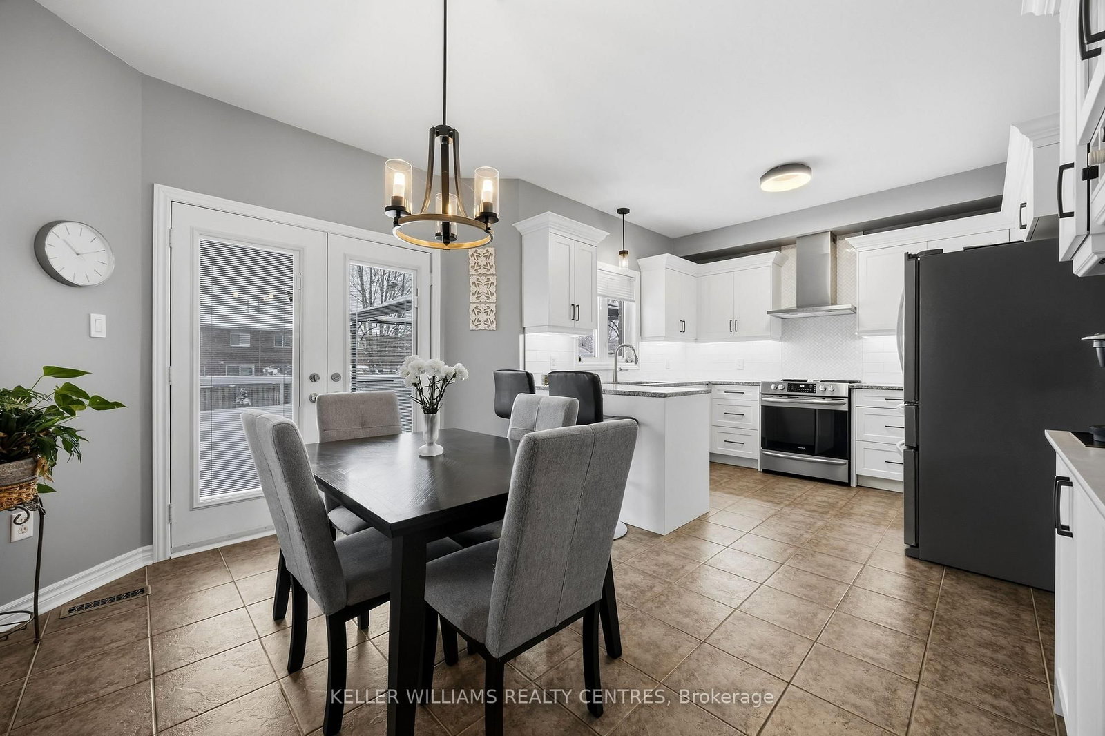 Detached House for sale at 13 Surrey Drive Drive, Barrie, Ontario, L4M 0C5 - Little Lake - MLS: S12778122