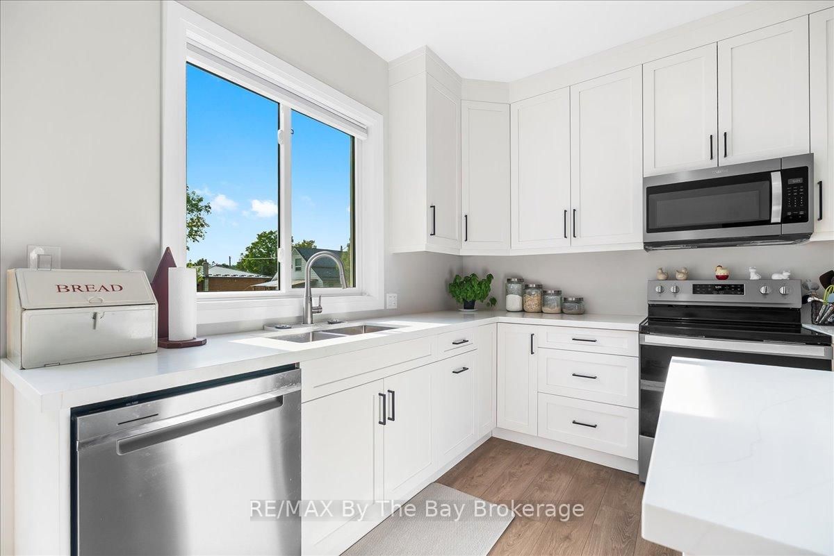 Detached House for sale at 146 Mary Street, Clearview, Ontario, L0M 1G0 - Creemore - MLS: S12778572