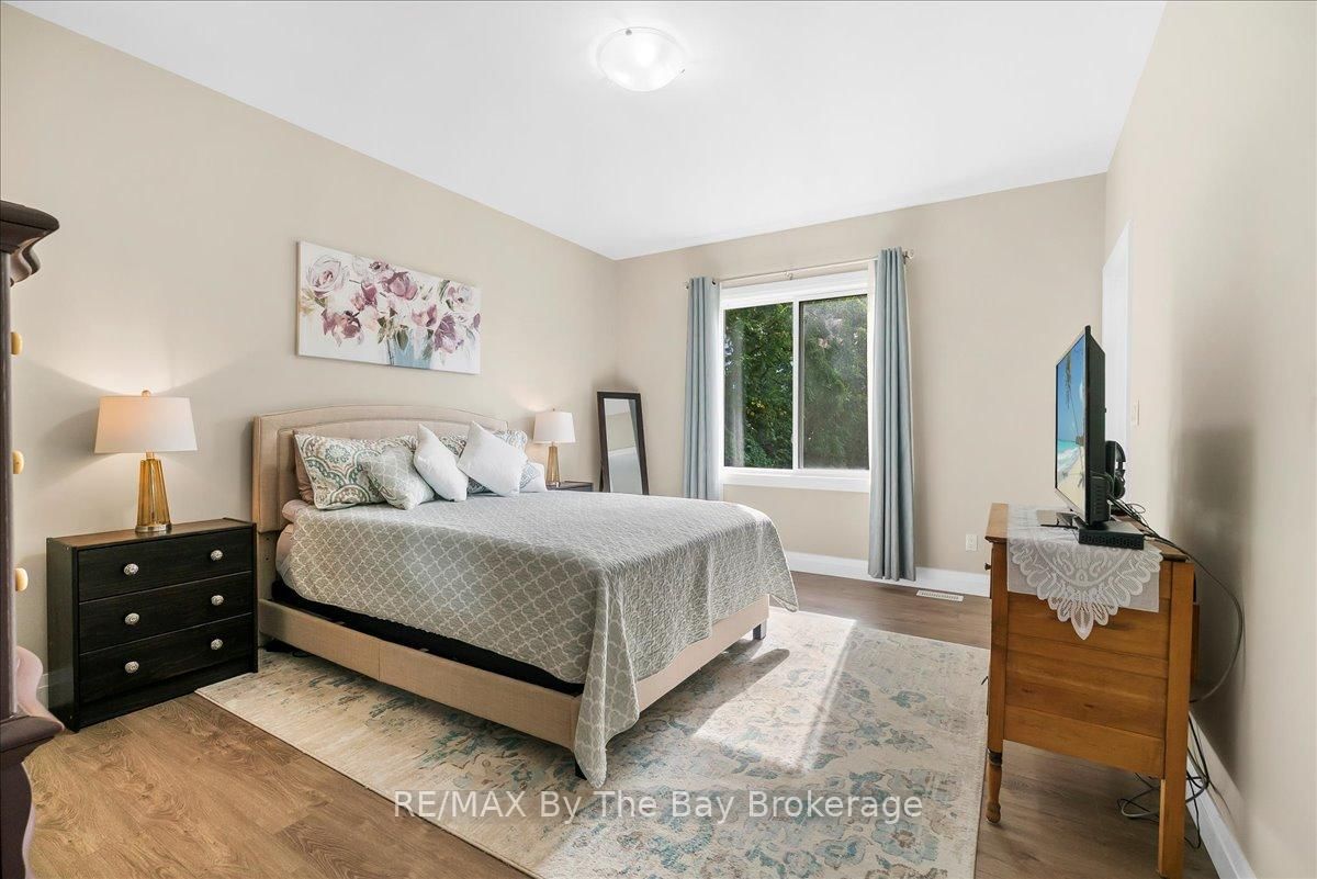 Detached House for sale at 146 Mary Street, Clearview, Ontario, L0M 1G0 - Creemore - MLS: S12778572