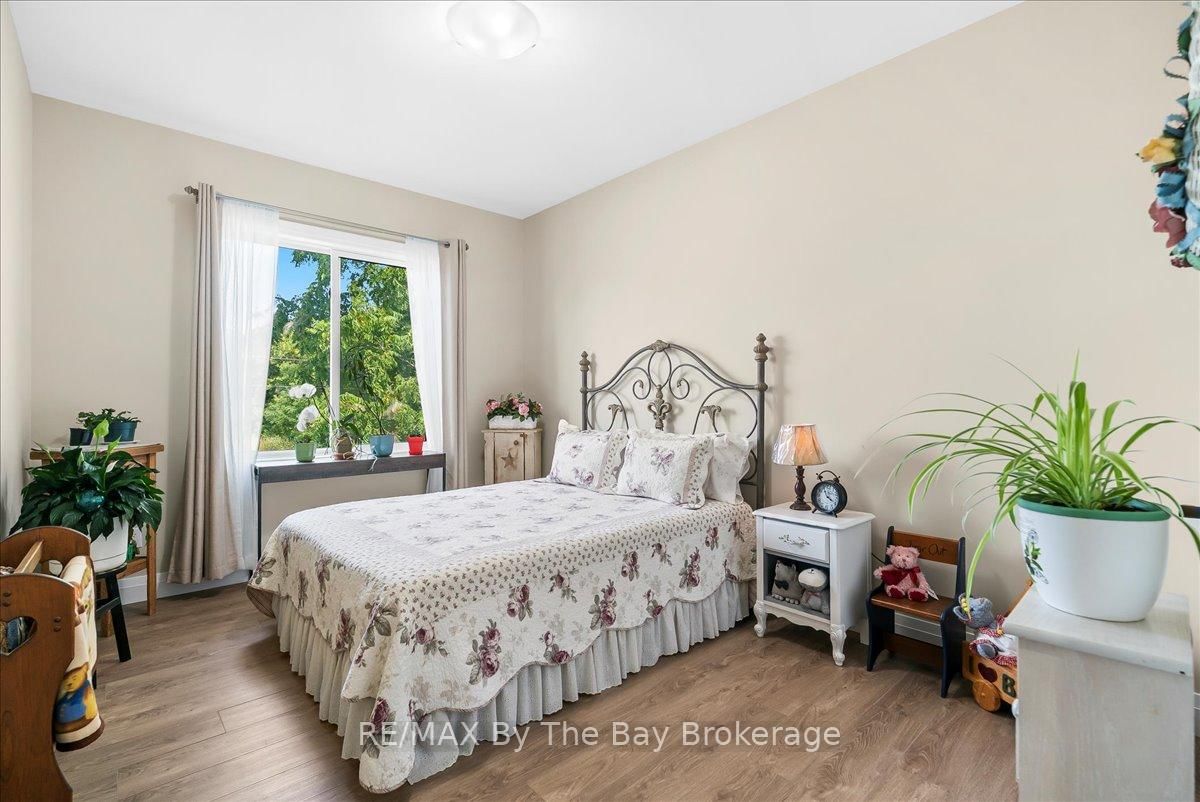 Detached House for sale at 146 Mary Street, Clearview, Ontario, L0M 1G0 - Creemore - MLS: S12778572